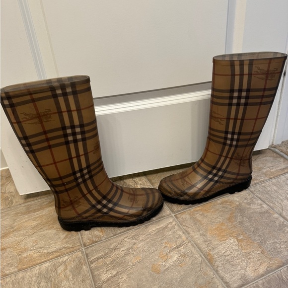 Burberry rain boots size 40 - Picture 5 of 8